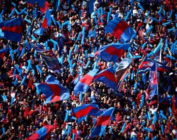 La bandera que la hinchada de San Lorenzo le dedicó a Karina Milei por las presuntas coimas