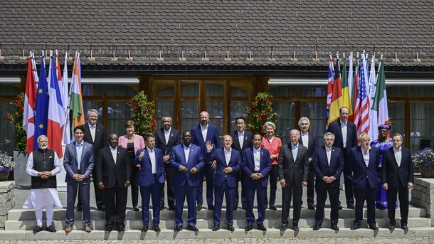 Foto de familia del G7: Alberto Fernández, entre Joe Biden y Boris Johnson
