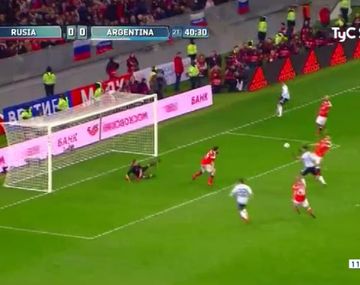 ¡Como en Boca! Pavón asistió y el Kun la metió