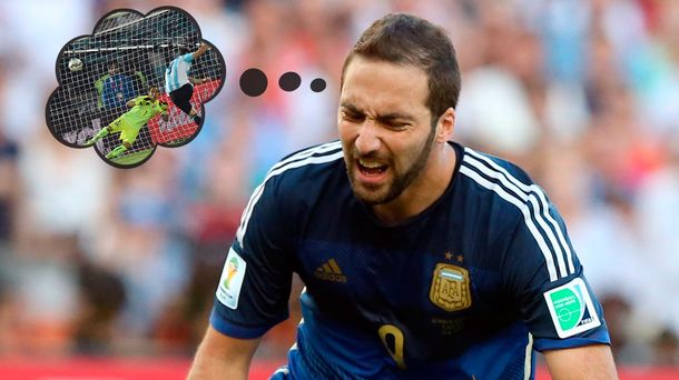 Las jugadas que provocaron que Higuaín sea el blanco preferido de las burlas