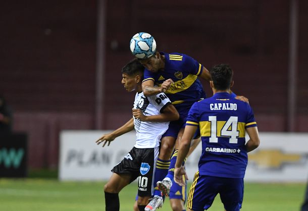 Boca transpiró más de lo esperado para vencer a un duro Claypole y avanzó a dieciseisavos
