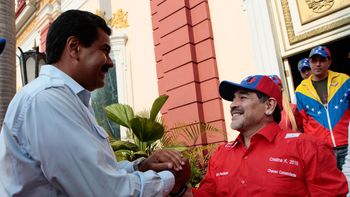 maduro recibio el apoyo de diego maradona por la crisis maduro recibio el apoyo de diego maradona por la crisis
