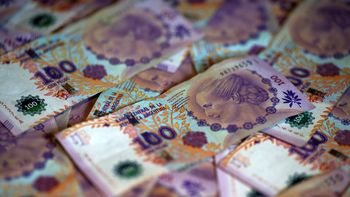 La moneda de Argentina no es atractiva para su tenencia en Uruguay por su alta inflación y sus recientes devaluaciones. La moneda de Argentina no es atractiva para su tenencia en Uruguay por su alta inflación y sus recientes devaluaciones.