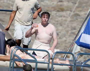 Elon Musk, de vacaciones en Grecia con amigos.&nbsp;