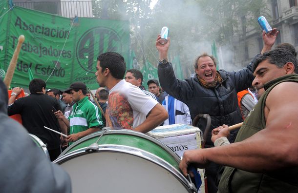 Sindicalistas que responden a Moyano y Micheli marcharon contra el Polo Audiovisual