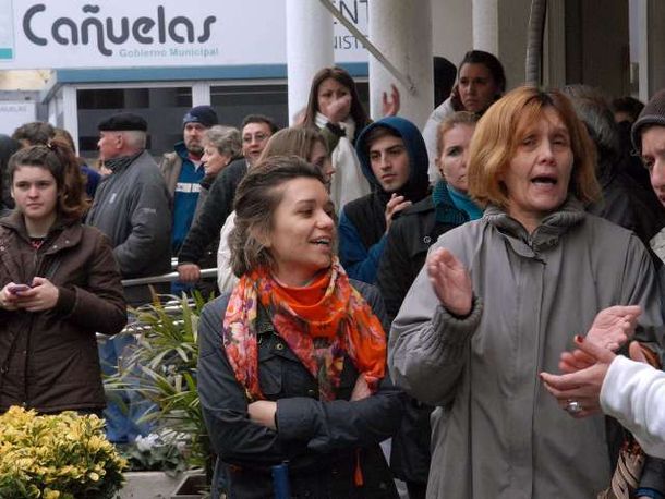 Vecinos pidieron la renuncia de la intendenta Fassi