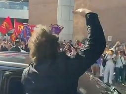 asi saludo javier milei a sus militantes en cordoba en pleno tour de la gratitud asi saludo javier milei a sus militantes en cordoba en pleno tour de la gratitud