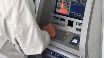 estafadores enganan a jubilados con el rumor de una devaluacion estafadores enganan a jubilados con el rumor de una devaluacion