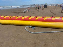 Paseo en banana en Mar del Plata. Paseo en banana en Mar del Plata.