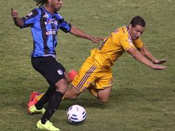 el peor debut: mira el penal que erro ronaldinho en su estreno en mexico