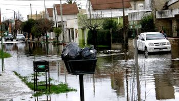 buscan a un joven de lobos que se perdio en medio de las inundaciones buscan a un joven de lobos que se perdio en medio de las inundaciones
