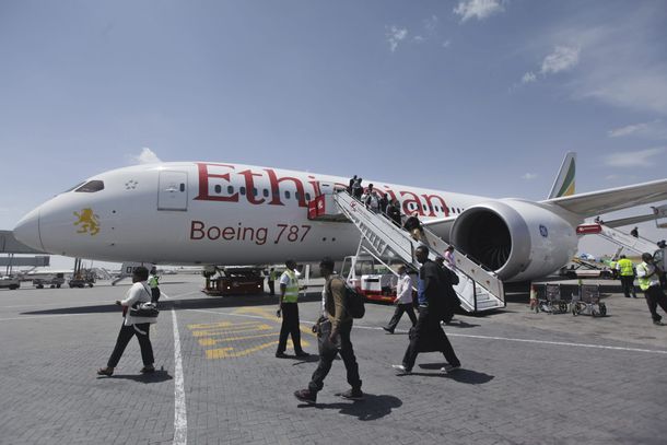 Un copiloto secuestró un avión para pedir asilo político