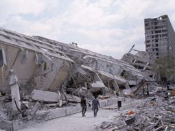 En 1985 en los límites de Guerrero y Michoacán, se produce un fuerte sismo de 8.1. En 1985 en los límites de Guerrero y Michoacán, se produce un fuerte sismo de 8.1.