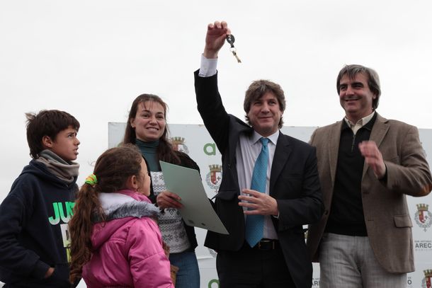 Boudou entregó viviendas en San Antonio de Areco