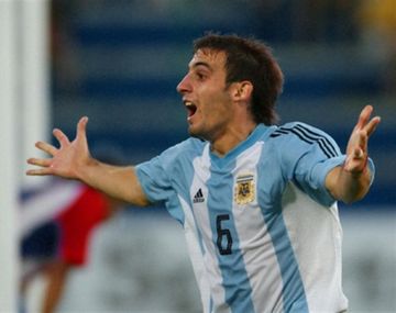 Javier Pinola con la camiseta de la Selección Sub 20