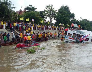 Siete muertos al naufragar un ferry en Tailandia