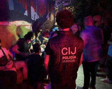 Otra fiesta clandestina: casi 70 personas reunidas en una casa de Villa Ortúzar