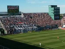 Los hinchas de Vélez ya pudieron estar en el Florencio Sola en este certamen