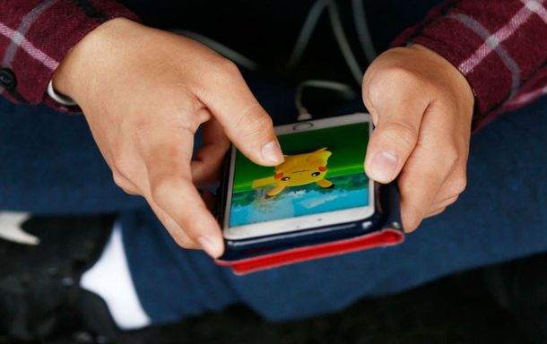 Escuelas porteñas podrían sancionar a chicos por jugar Pokémon Go