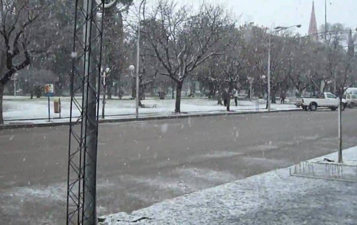 Está nevando en varias ciudades de la provincia de Buenos Aires