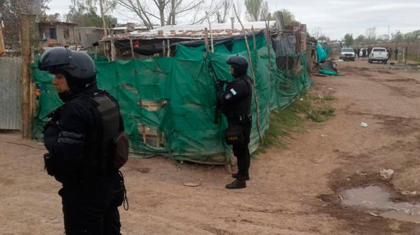 Tragedia en Mendoza: reclamaban más seguridad y un joven terminó calcinado