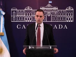 Adorni anunció la suspensión de la pauta oficial para medios de comunicación por un año