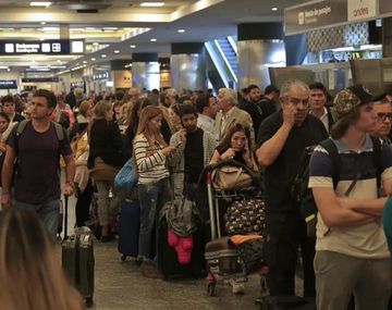 Paro de algunos controladores aéreos: podría haber demoras desde la medianoche