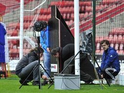 la premier league aprobo el uso del ojo de halcon la premier league aprobo el uso del ojo de halcon