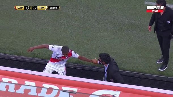 La bronca de Nicolás De La Cruz en el cambio: no saludó a Marcelo Gallardo y se enojó con Matías Biscay