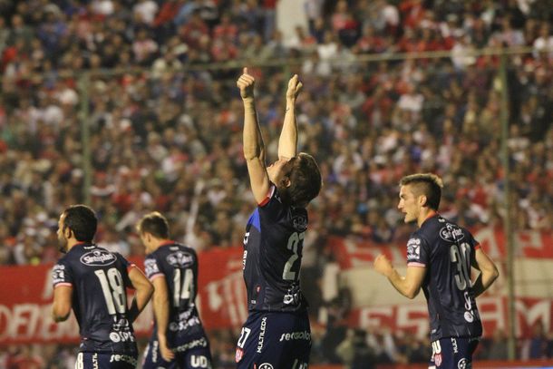 Franco Soldano celebra el gol de la victoria