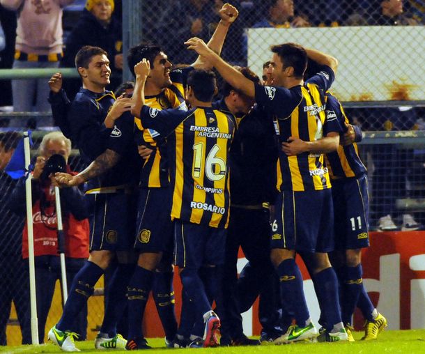 En su regreso a Primera, Rosario Central le ganó a Newells en un clásico caliente