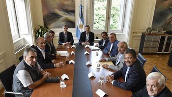 finalizo la reunion en casa rosada entre macri y los lideres de las tres cgt finalizo la reunion en casa rosada entre macri y los lideres de las tres cgt