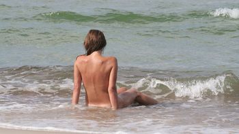 turistas precavidos: consejos para la primera vez en una playa nudista turistas precavidos: consejos para la primera vez en una playa nudista