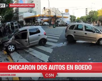 Choque de autos en Boedo: dos heridos