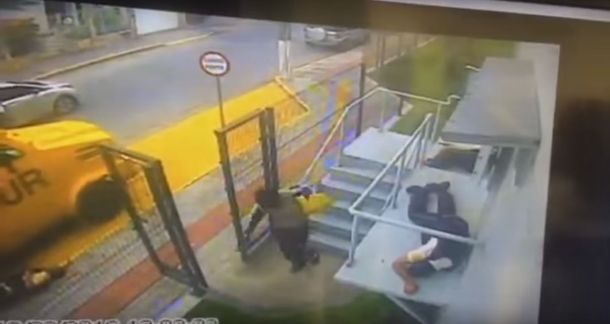 Retiraban dinero de un cajero, los asaltaron y se salvaron porque se hicieron los muertos