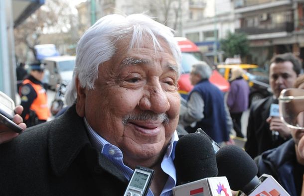 Hugo Moyano es como una bocina de avión