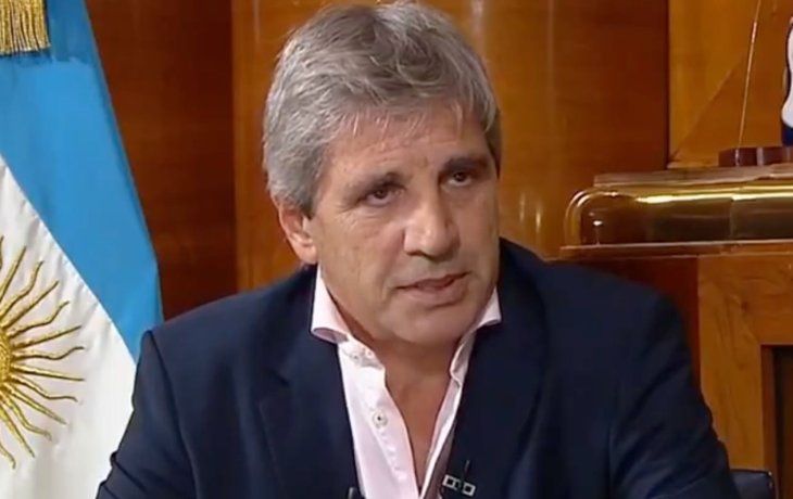 Caputo dice que el dólar no está atrasado, sino que los precios están adelantados