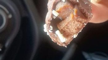 Un joven se llevó una desagradable sopresa tras comprar un chocolate Un joven se llevó una desagradable sopresa tras comprar un chocolate