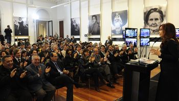 Cristina presiona a los bancos Cristina presiona a los bancos