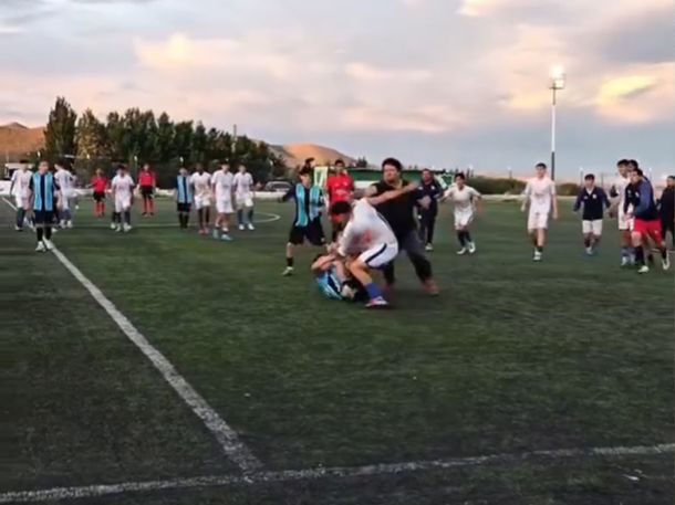 A las piñas: así fue la batalla campal en la final de un torneo de Reserva en Comodoro Rivadavia