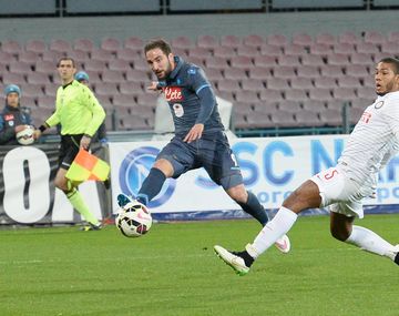 Italia se vistió de celeste y blanco con los goles de Higuaín