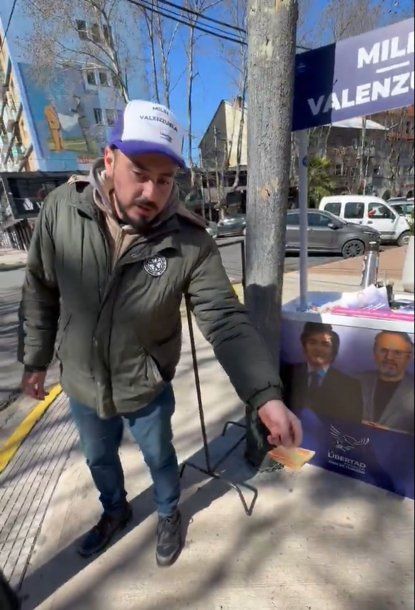 Tensión en stand de La Libertad Avanza por una persona que llevó su 3% para Karina Milei: el video es viral