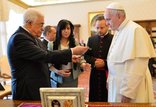 Las imágenes del encuentro entre el papa Francisco y Mahmoud Abbas