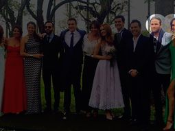 la primera foto familiar de benjamin amadeo con su novia la primera foto familiar de benjamin amadeo con su novia