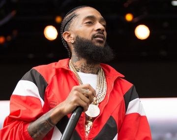 Acribillaron a un famoso rapero estadounidense en la puerta de su local