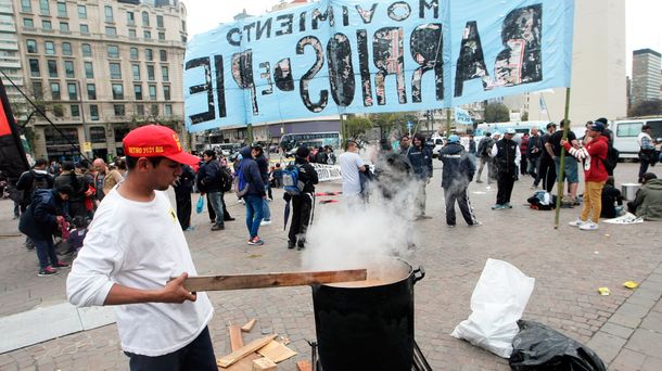 Organizaciones sociales acamparán este martes en el Obelisco