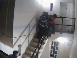 Cuatro policías de Santa Cruz serán sancionados tras golpear a un joven en un control