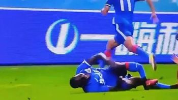 escalofriante fractura de un ex jugador del chelsea en el futbol chino escalofriante fractura de un ex jugador del chelsea en el futbol chino