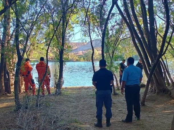 Encontraron el cuerpo de un joven que estaba desaparecido flotando en el río Negro