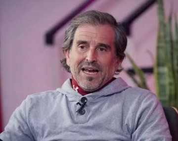 Militantes de Javier Milei confundieron a un diputado libertario y lo insultaron